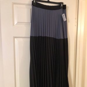 NWT two tone sheer pleated maxi skirt size large